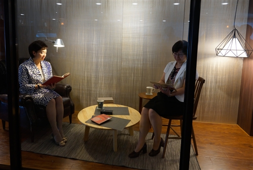 圖書館舉辦「ReOpen 點亮書海風采」創新空間茶會。