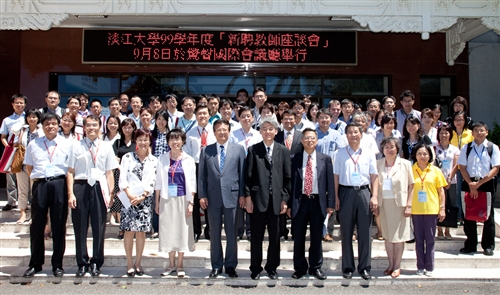 增聘51名專任教師，本校召開「99學年度新聘教師座談會」。