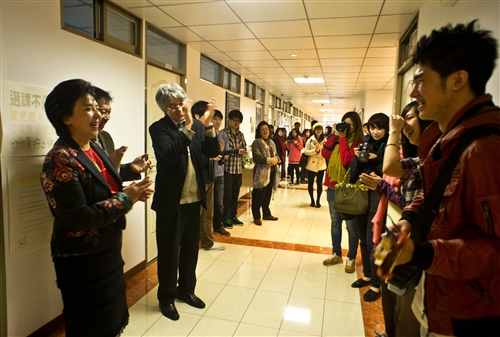 An Opening Ceremony for the Foreign Language Building Art Exhibition