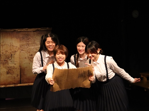穿過銀獅之畫 日文系戲劇公演踏上奇妙旅程