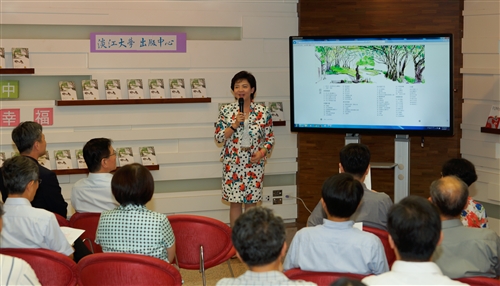 英文學系副教授陳吉斯及校友曾貴麟出版《城市中的森林》圖文書。