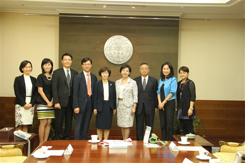 張校長率團參訪韓國四所姊妹校進行學術交流。