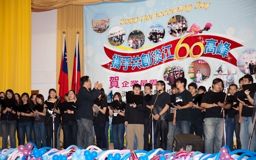 歡慶本校創校59週年，舉辦校慶慶祝大會、校友返校歡迎茶會、資訊工程學系團團圓圓千人同學會、第7屆校慶蛋捲節等豐富多元的校慶系列活動，全校展現活潑與創意並同賀淡江生日快樂！