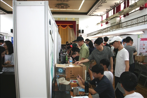 七系資訊週展 知心幸福市集