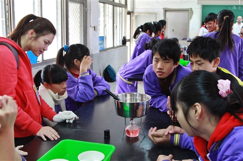 The Bright Light Science Service Team Heads to Liu Ying Junior High School