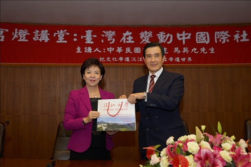 Former President of Taiwan Visits Tamkang