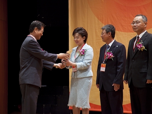 教育部98年度獎勵學校體育績優團體及個人評選，本校因體育設備完善、課程與師資優良，在40多所公私立校院中脫穎而出，榮獲「績優學校獎」，並為全國唯一獲獎的大專校院。