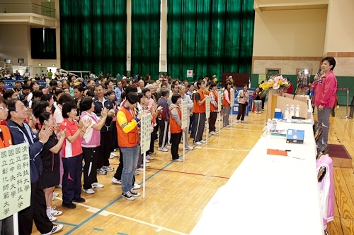 中華民國大專校院98年度教職員工桌球錦標賽於本校紹謨紀念體育館舉行，全國近八百位選手齊聚五虎崗，馳騁球場、大顯身手，奮力為各自所屬的學校爭取榮譽。