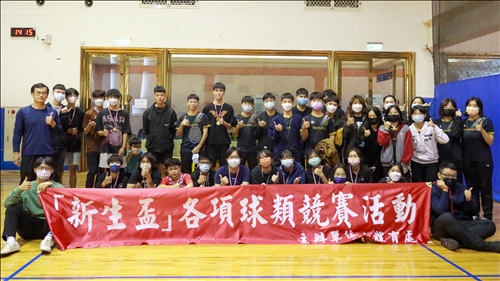 新生盃羽球賽 李知蓓勇奪雙料冠軍