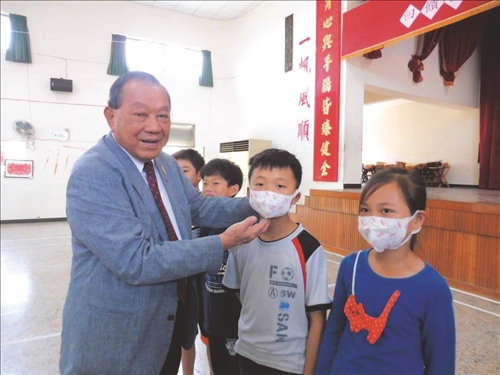 康那香董事長 防疫英雄戴榮吉 創罩奇蹟