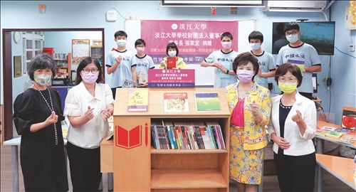 播種性別平等教育 張董事長贈書淡水國中