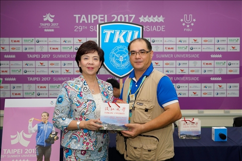 舉起台灣的手在淡江永遠留下印記