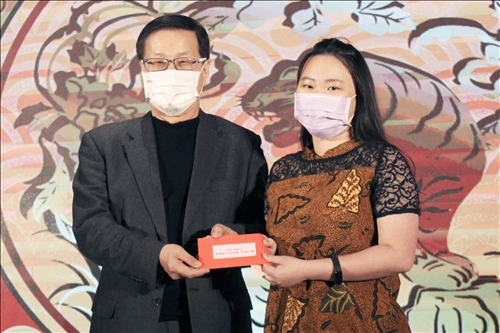 葛校長頒現金最大獎