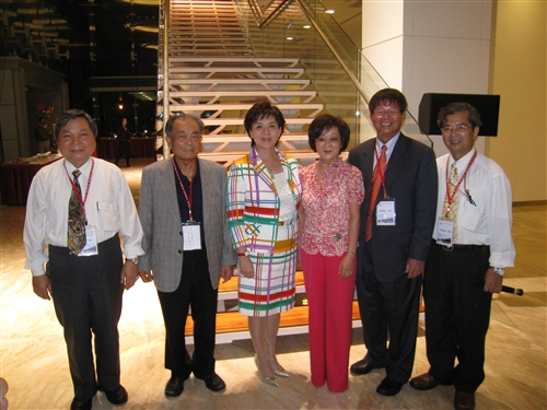 張校長家宜出席本校中華民國校友總會第7屆第1次會員代表大會，陳總會長慶男特別邀本校傑出校友財政部李部長述德演講。藉由整個活動連繫校友感情，也分享校友成功的經驗。