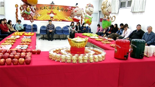 105年新春團拜茶會在三校園同步舉行。