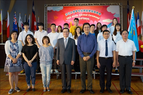 展翅啟航•遨翔全球～大三出國授旗典禮