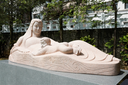 「黃河母親」大型雕塑在牧羊草坪舉辦揭幕儀式。