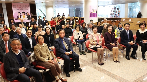 吳嘉麗紀念展溫馨開幕