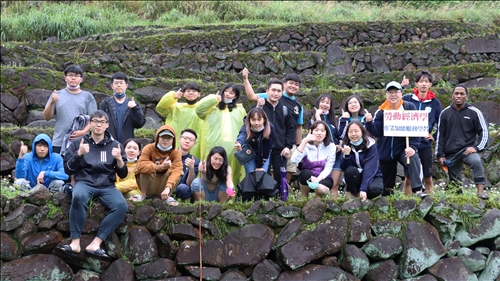 經濟系與石門嵩山社區  簽訂契作生產協議