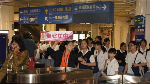理學院科學教育中心承辦「台灣環島科普列車—全台走透透活動」。