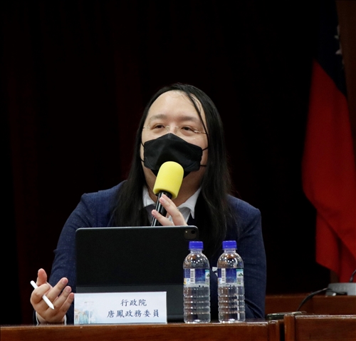 唐鳳蒞校演講