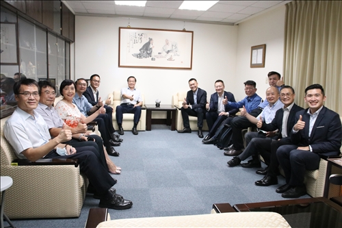台灣微軟總經理卞志祥訪葛校長 談戰略聯盟成果與未來規劃