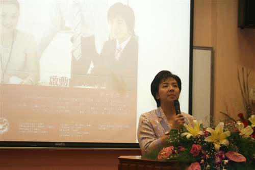 本校商管聯合碩士在職專班舉辦「2009年全球暖化下企業因應策略研討會與未來趨勢個案情境演練工作坊」，邀請校友也是成功的企業家陳飛龍等知名人士蒞會演講，共同探討全球暖化下企業未來之因應策略。