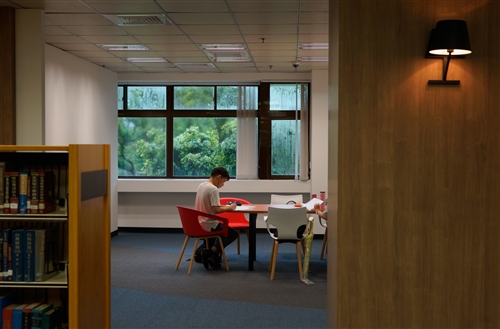覺生紀念圖書館三樓打造資訊市集概念空間。