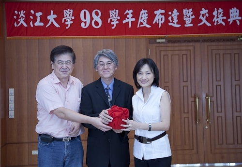 新學年新氣象，本校在8月3日上午10時於淡水校園覺生國際會議廳舉行98學年度新成立單位主管布達暨一、二級單位新卸任主管交接典禮。