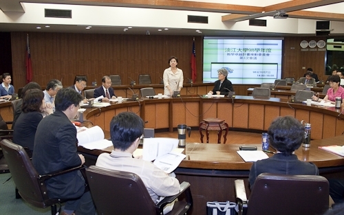 張校長家宜在本校98學年度教學卓越計畫推動委員會第3次會議上，呼籲全校師生踴躍參與教學卓越的各項活動，共同深化全面品質教學，達成廣育心靈卓越人才之目標。