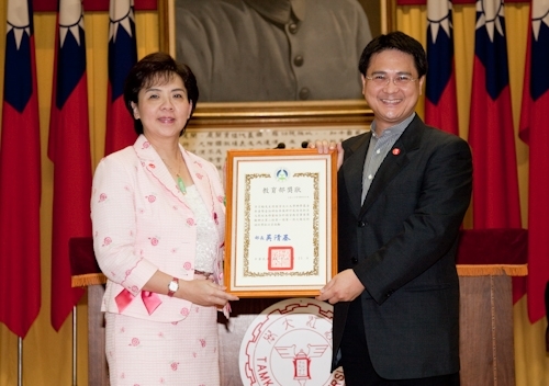 歡慶本校創校59週年，舉辦校慶慶祝大會、校友返校歡迎茶會、資訊工程學系團團圓圓千人同學會、第7屆校慶蛋捲節等豐富多元的校慶系列活動，全校展現活潑與創意並同賀淡江生日快樂！