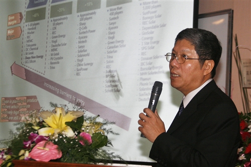 本校商管聯合碩士在職專班舉辦「2009年全球暖化下企業因應策略研討會與未來趨勢個案情境演練工作坊」，邀請校友也是成功的企業家陳飛龍等知名人士蒞會演講，共同探討全球暖化下企業未來之因應策略。