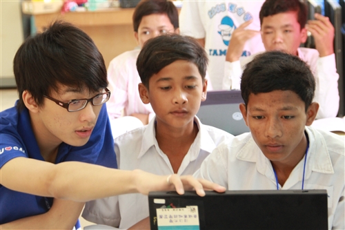 愛心無國界--本校柬埔寨服務學習團。