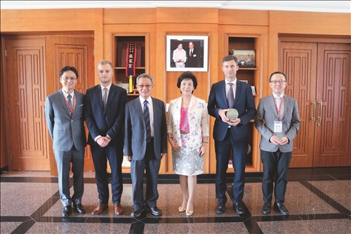 歐洲經貿辦事處處長高哲夫蒞校拜會張董事長