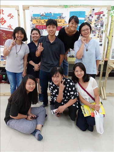 5-第四組《玩轉重建街Kids on the block》與旅學堂李琪創辦人合影