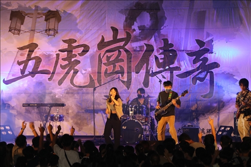 16社團接力 1300人嗨翻活動中心