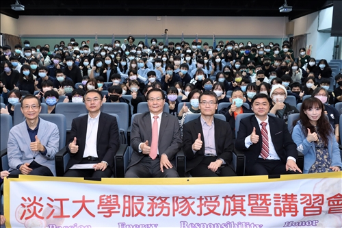 葛校長讚許服務隊寒冬中傳愛