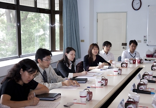 台灣大哥大股份有限公司一行9人蒞校參訪，徐主任秘書錠基和與會人員分享本校榮獲第19屆國家品質獎之申請歷程及推行TQM之成果。