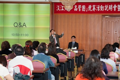 本校舉辦「品管圈競賽活動說明會暨企業經驗分享」，期使各單位同仁自動自發組成小圈(小組)，運用各種品管手法，啟發個人潛能，透過團隊合作，持續進行各種問題的改善。