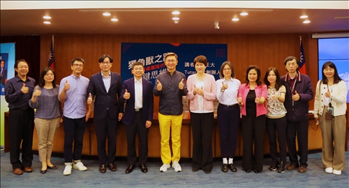 楊正大小合照