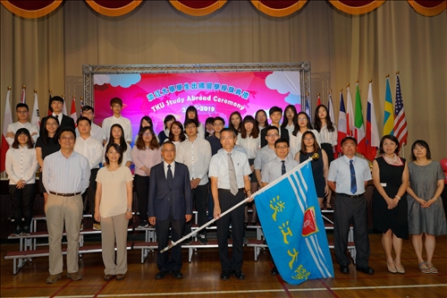 Making Dreams Come True - 648 Students Depart for Overseas Study