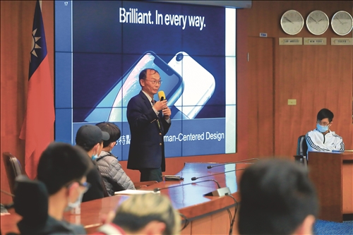 人文結合科技掌握趨勢  文學院邀玉山學者杜武青演講