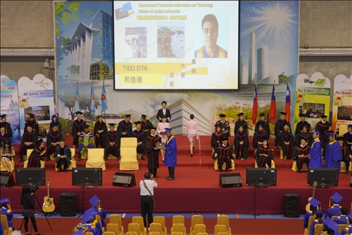 The Island's First All-English Graduation Ceremony Held at Lanyang