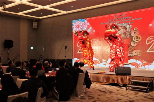 好吃好看抽好獎 境外生春節聯歡一團和樂