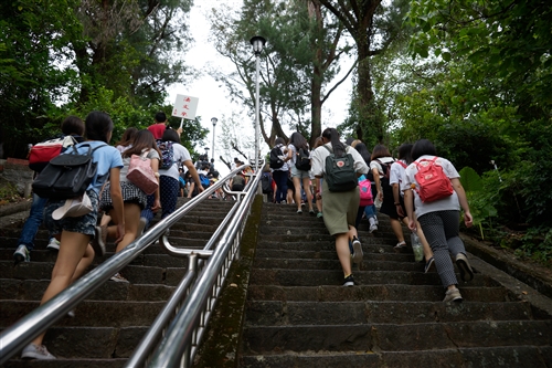 Freshmen Scale the ‘Overcoming Difficulty’ Slope