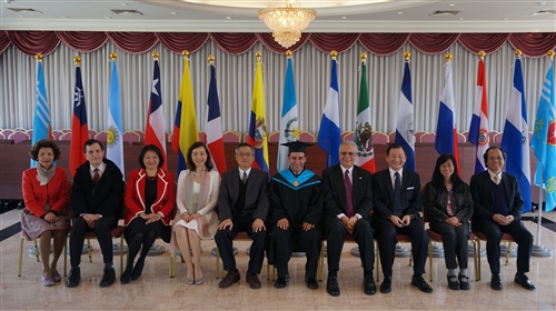 本校舉行第2屆「亞洲研究所數位學習碩士在職專班」畢業典禮。
