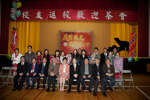 「春之饗宴」：時序入春、奼紫焉紅的杜鵑妝點滿校園之際，校友們齊聚五虎崗，與創辦人張建邦及校長張家宜同歡，提早為本校建校一甲子暖壽。