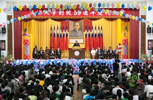 歡慶本校創校59週年，舉辦校慶慶祝大會、校友返校歡迎茶會、資訊工程學系團團圓圓千人同學會、第7屆校慶蛋捲節等豐富多元的校慶系列活動，全校展現活潑與創意並同賀淡江生日快樂！