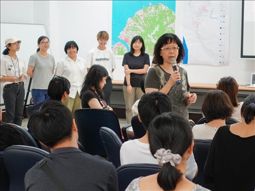 18-淡水古蹟博物館柏麗梅館長給予學生回饋意見
