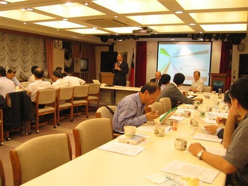 資訊工程學系將於今年校慶日舉辦「創系四十週年－團團圓圓千人同學會」，本活動動員了近百位校友及師生組成「宣達團」，共同喚起校友們往日在淡江的記憶，重返資訊人的「光陰的故事」。